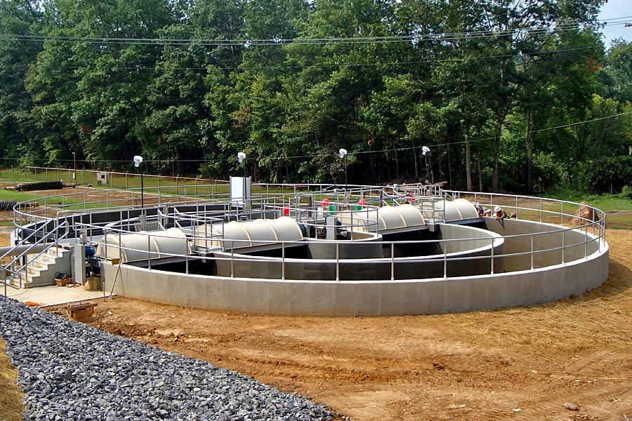 Envirodyne disc rotor aeration system in Texas oxidation ditch